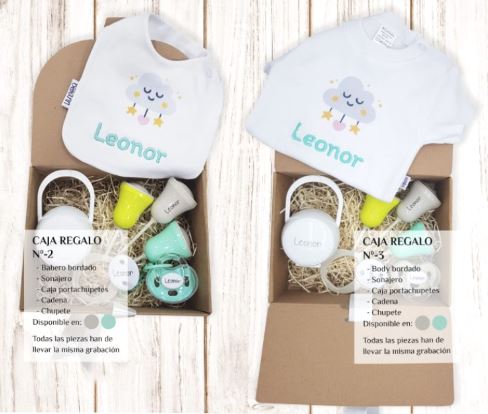 Caja regalo Chupete babero sonajero y cadena bebé.JPG