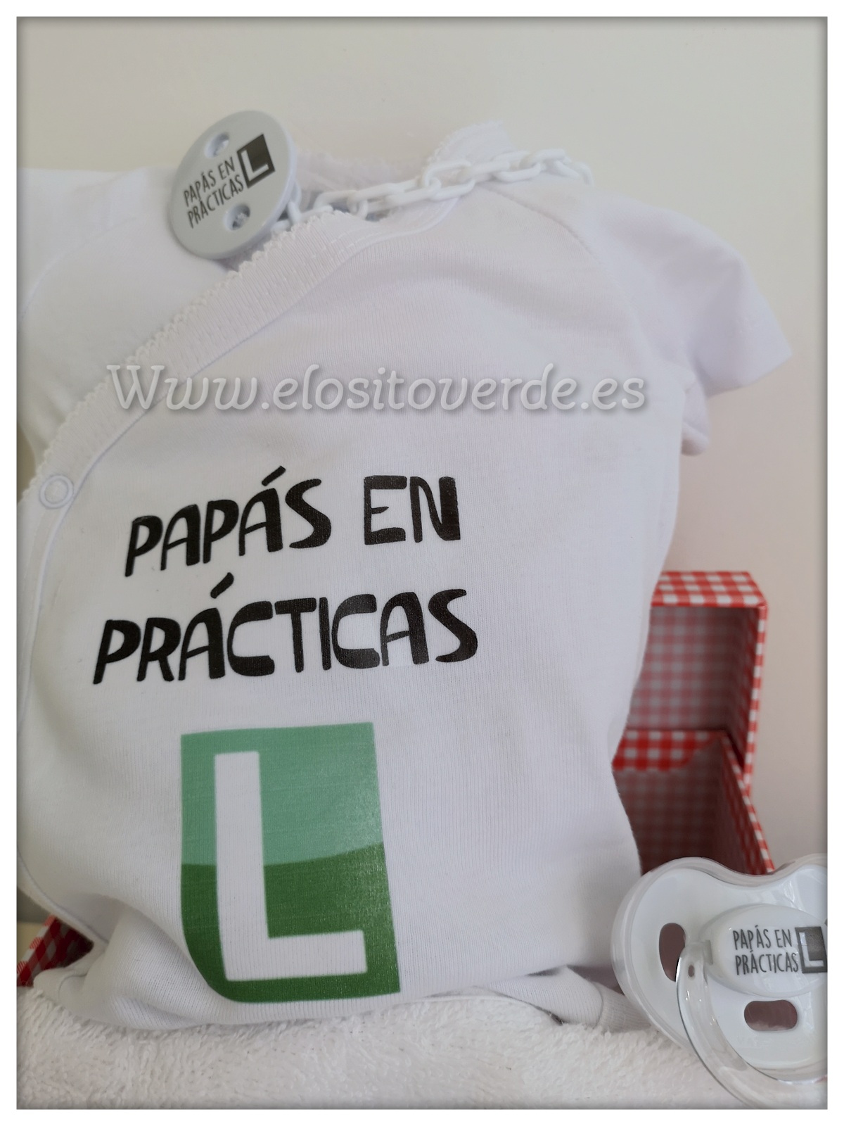 Caja regalo Papás en precticas (1).jpg